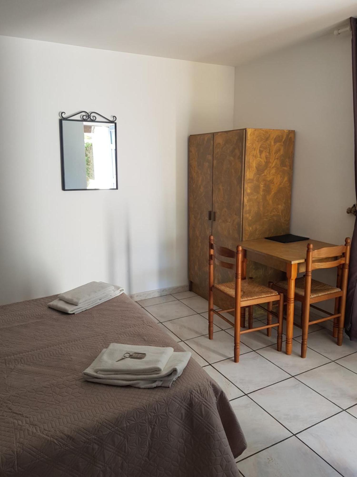 Le Mas De Mon Pere Saintes-Maries-de-La-Mer Zimmer foto